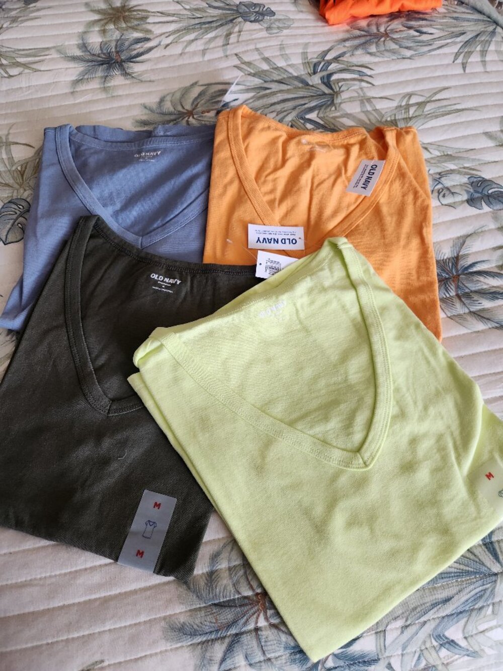 OLD NAVY ~ Lot of 4 ~ Women's 100% Cotton Knit V-Neck T-Shirts ~ NWT